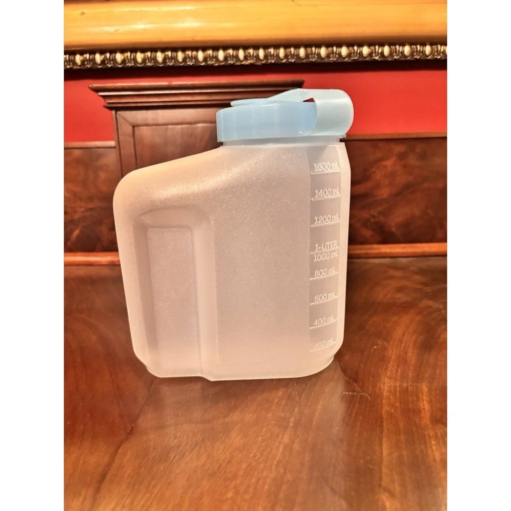 Vintage Rubbermaid Servin' Saver 1.75 Qt Drink Container Pitcher Blue Lid‎ 56 oz